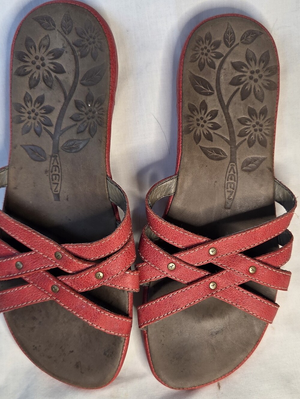 KEEN City Of Palms Red Floral Embossed Slide/Slip On Sandals Women Sz 7.5 Beachy